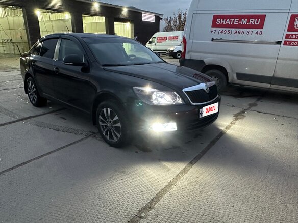 2011 Skoda Octavia II (A5) Рестайлинг, чёрный, 600000 рублей - вид 2
