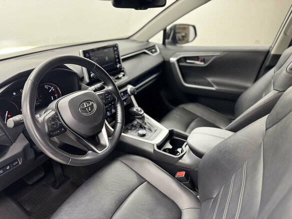 2021 Toyota RAV4 V (XA50), коричневый - вид 11
