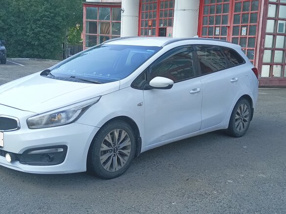 2018 Kia Ceed II Рестайлинг, белый, 690000 рублей - вид 2