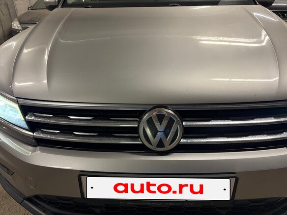 2018 Volkswagen Tiguan II, серебристый, 2500000 рублей - вид 19
