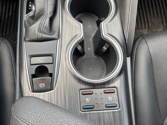 2022 Toyota Camry VIII (XV70) Рестайлинг, белый, 3625000 рублей - вид 11