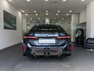 2025 BMW 5 серии Long 530Li xDrive VIII (G60/G61/G68), чёрный, 8450000 рублей, вид 5