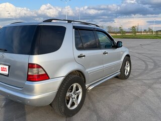 2000 Mercedes-Benz M-Класс 320 I (W163), серебристый, 1100000 рублей, вид 5