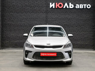 2018 Kia Rio IV, серебристый, 1300000 рублей, вид 2