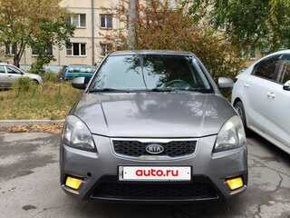 2010 Kia Rio II Рестайлинг, серебристый, 599999 рублей, вид 1
