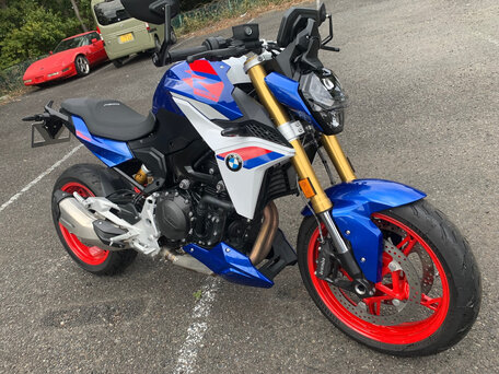 2025 BMW F 900 R, белый, 1060000 рублей, вид 2