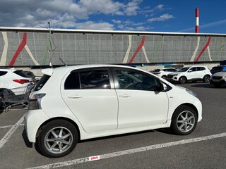 2010 Toyota Vitz II (XP90), белый, 750000 рублей, вид 3