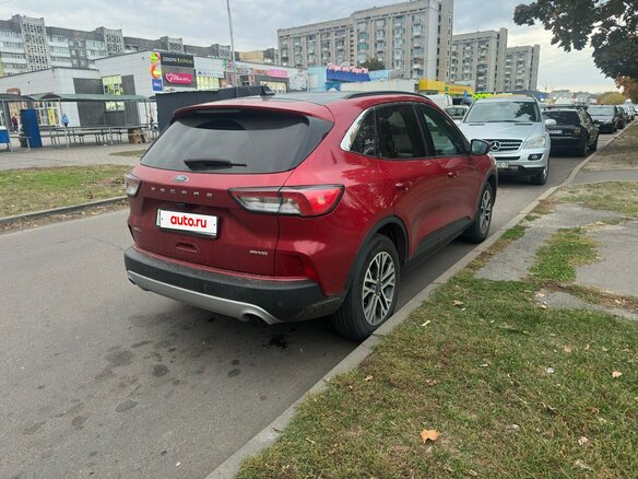 2021 Ford Escape IV, красный, 2100000 рублей - вид 4