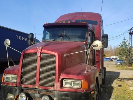2002 Kenworth T600, красный, 1000000 рублей, вид 2