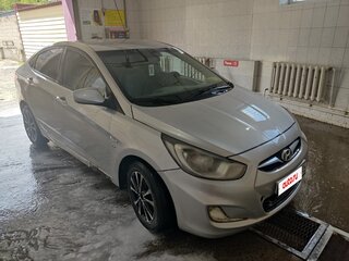 2011 Hyundai Solaris I, серебристый, 580000 рублей, вид 1