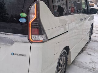 2019 Nissan Serena V (C27) Рестайлинг, белый, 2050000 рублей, вид 3