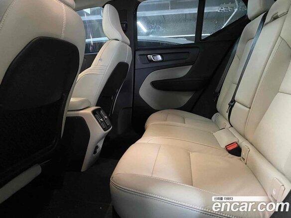 2025 Volvo XC40 I Рестайлинг, белый, 5290000 рублей - вид 15
