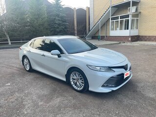 2018 Toyota Camry VII (XV50) Рестайлинг 2, белый, 2850000 рублей, вид 4