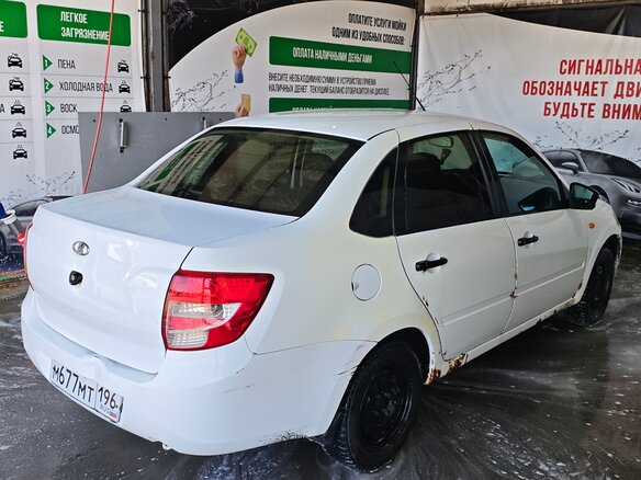 2016 Lada (ВАЗ) Granta I, белый, 220000 рублей - вид 3