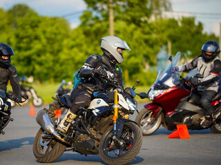 2021 BMW G 310 R, чёрный, 440000 рублей, вид 2