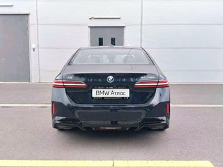 2025 BMW i5 Long eDrive40L, чёрный, 7790000 рублей, вид 3