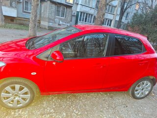 2008 Mazda 2 II (DE), красный, 690000 рублей, вид 3