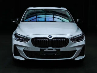 2023 BMW 1 серии 120i III (F52) Рестайлинг, белый, 1490888 рублей, вид 3