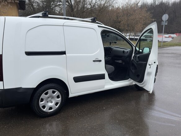 2015 Peugeot Partner, белый, 1600000 рублей - вид 26
