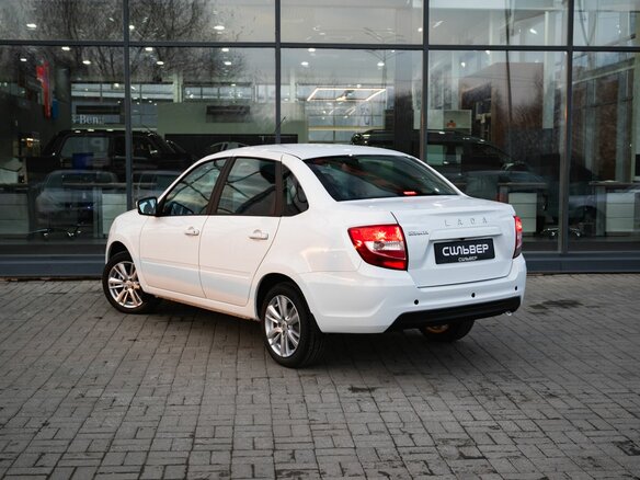2026 Lada (ВАЗ) Granta I Рестайлинг, белый, 1188000 рублей - вид 5