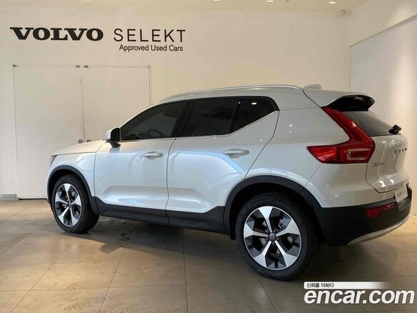 2025 Volvo XC40 I Рестайлинг, белый, 5290000 рублей - вид 2