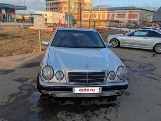 1998 Mercedes-Benz E-Класс 200 II (W210, S210), серебристый, 400000 рублей, вид 3