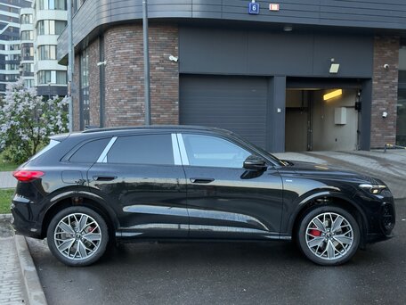 2026 Audi Q5 40 TFSI III (GU), чёрный, 5600000 рублей, вид 4