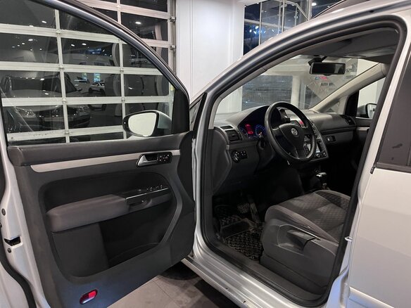 2010 Volkswagen Touran I Рестайлинг, серебристый - вид 17