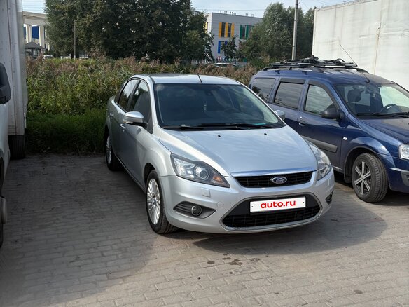 2011 Ford Focus II Рестайлинг, серебристый, 600000 рублей - вид 2
