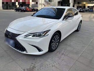 2023 Lexus ES 200 VII Рестайлинг, белый, 3135000 рублей, вид 2