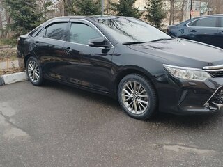 2016 Toyota Camry VII (XV50) Рестайлинг, чёрный, 1650000 рублей, вид 2