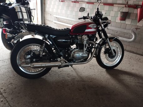 2021 Kawasaki W 800, пурпурный, 1275000 рублей, вид 2