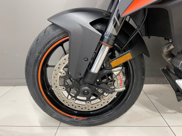 2017 KTM 1290 Super Duke GT, чёрный, 990000 рублей - вид 5