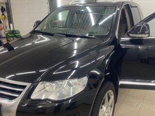 2010 Volkswagen Touareg I Рестайлинг, чёрный, 1985000 рублей, вид 1