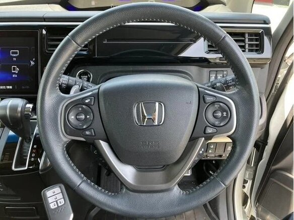 2021 Honda Stepwgn Spada V Рестайлинг, белый - вид 8