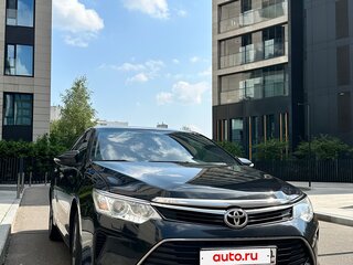 2016 Toyota Camry VII (XV50) Рестайлинг, чёрный, 2100000 рублей, вид 3