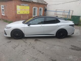 2022 Toyota Camry VIII (XV70) Рестайлинг, белый, 4300000 рублей, вид 3