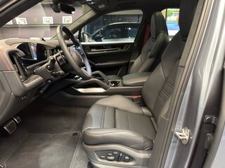 2026 Porsche Cayenne GTS III Рестайлинг, серый, 26940000 рублей, вид 2