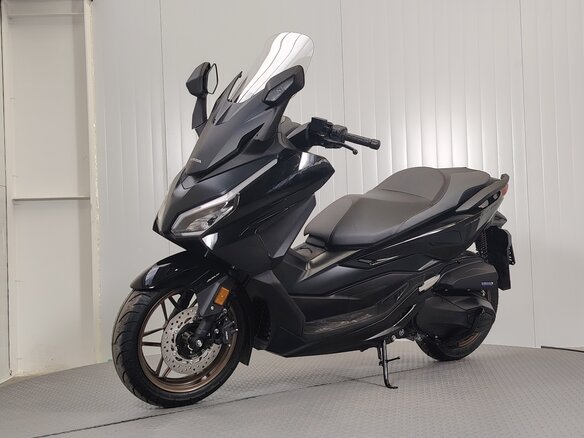 2025 Honda Forza, чёрный, 799000 рублей - вид 3
