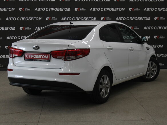 2016 Kia Rio III Рестайлинг, белый, 963000 рублей - вид 2