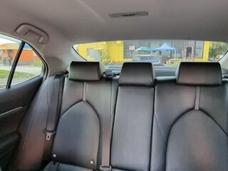 2021 Toyota Camry VIII (XV70) Рестайлинг, белый, 3550000 рублей, вид 5