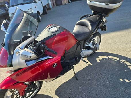 2010 Honda VFR 1200, красный, 700000 рублей, вид 1