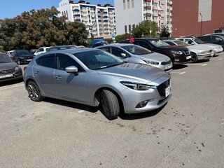 2017 Mazda Axela III Рестайлинг, серебристый, 1700000 рублей, вид 4