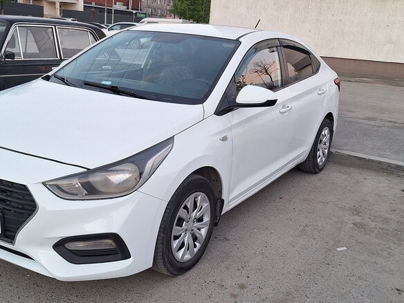 2017 Hyundai Solaris II, белый, 860000 рублей - вид 1
