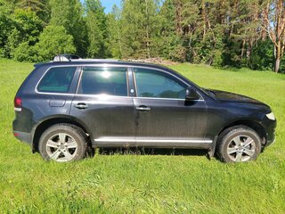 2009 Volkswagen Touareg I Рестайлинг, чёрный, 1350000 рублей, вид 2