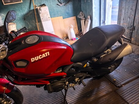 2009 Ducati Monster 696, красный, 380000 рублей, вид 4