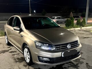 2017 Volkswagen Polo V Рестайлинг, бежевый, 750000 рублей, вид 2