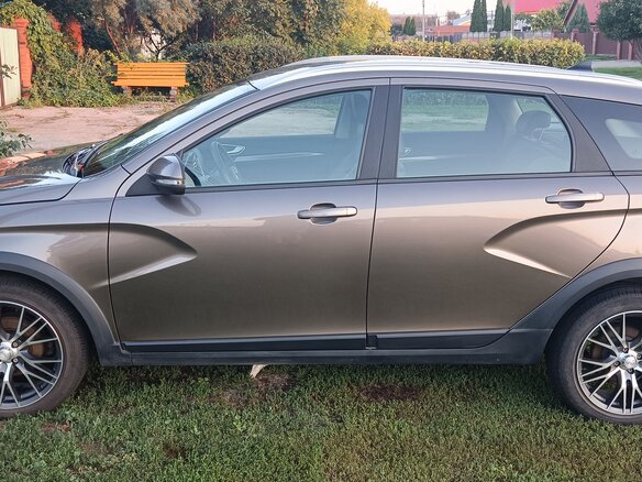 2024 Lada (ВАЗ) Vesta SW I Рестайлинг (NG), коричневый, 1600000 рублей - вид 3