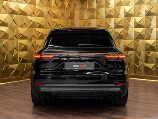 2019 Porsche Cayenne III, чёрный, 4990000 рублей, вид 4
