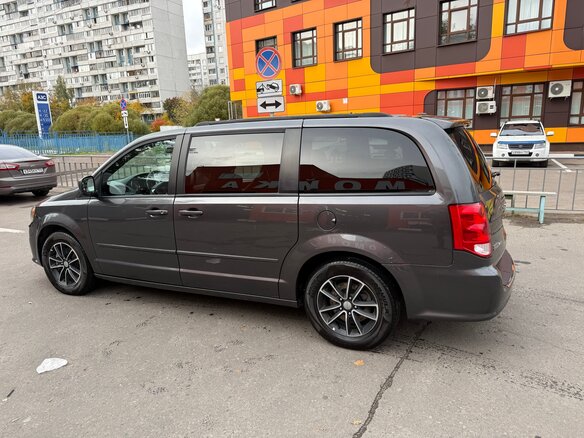 2017 Dodge Caravan Grand V, серый, 2150000 рублей - вид 4